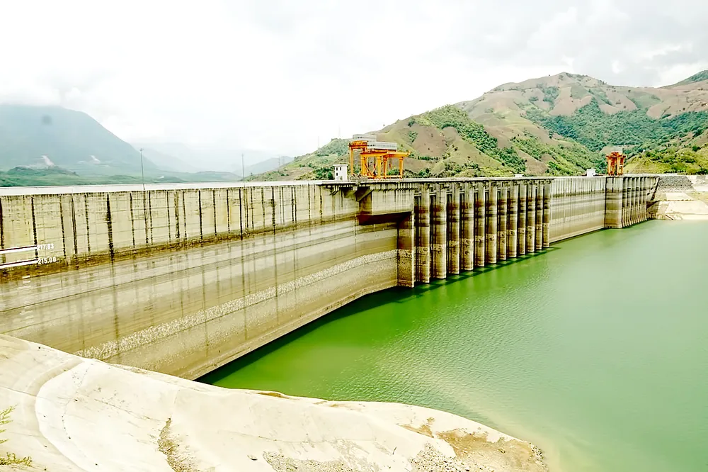 Thủy điện Sơn La đã xuống dưới mực nước chết, thấp hơn mực nước dâng bình thường 40,07m vào ngày 6-6