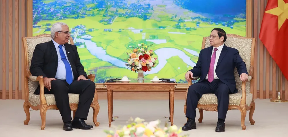 Thủ tướng Phạm Minh Chính tiếp Bộ trưởng Tư pháp Cuba Manuel Slivera Martinez. Ảnh: TTXVN