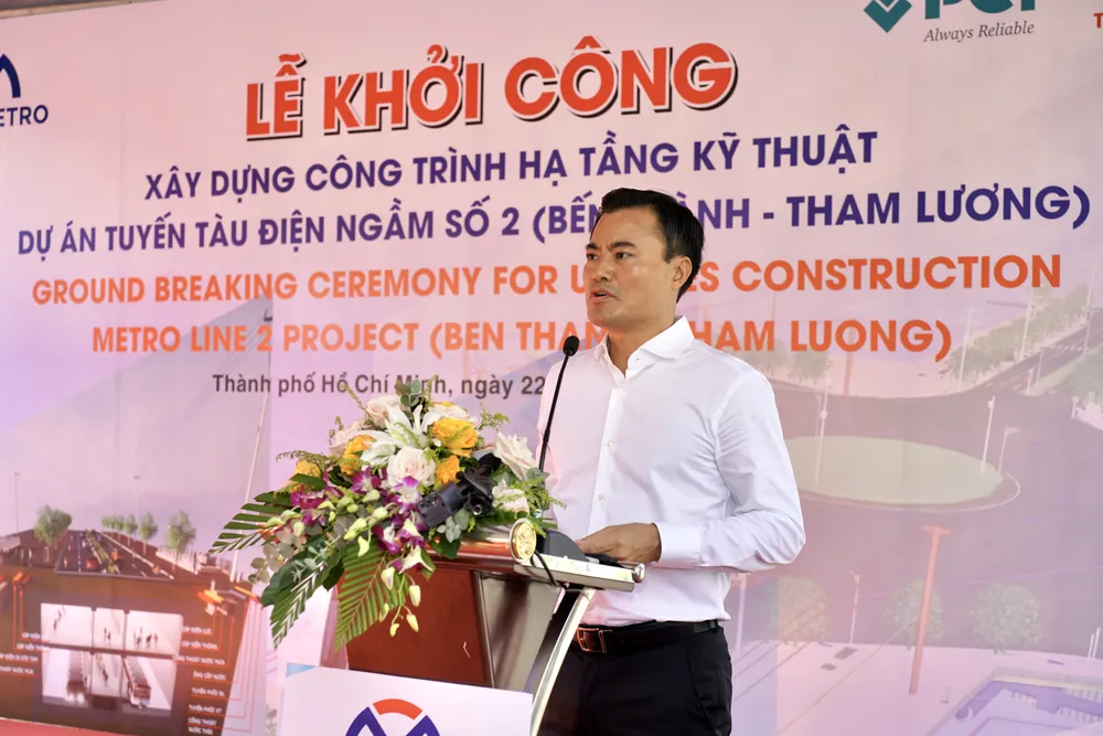 Phó Chủ tịch UBND Bùi Xuân Cường yêu cầu chủ đầu tư và các tư vấn, nhà thầu tiếp tục triển khai thi công đảm bảo an toàn chất lượng. Ảnh: HOÀNG HÙNG