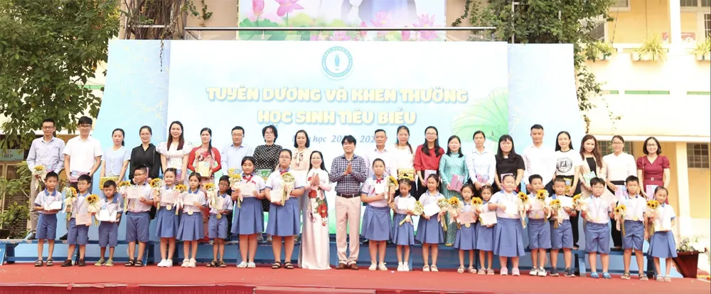 Khen thưởng cần kịp thời, đa dạng cách làm 