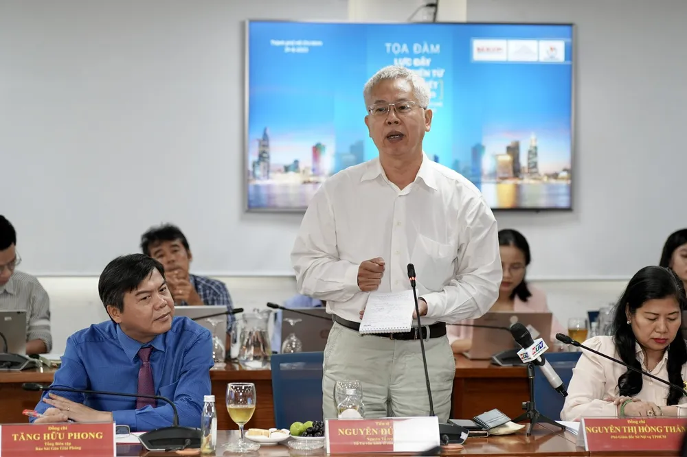 TS Nguyễn Đức Kiên phát biểu tại tọa đàm. Ảnh: HOÀNG HÙNG