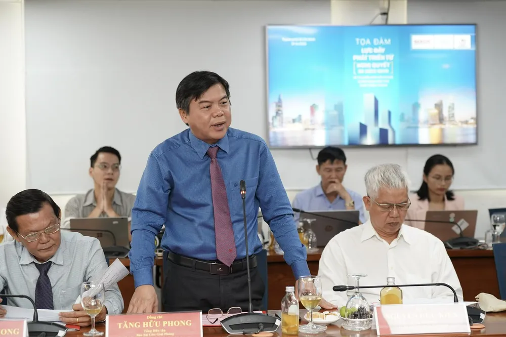 Tổng Biên tập Báo SGGP Tăng Hữu Phong phát biểu tại tọa đàm. Ảnh: HOÀNG HÙNG