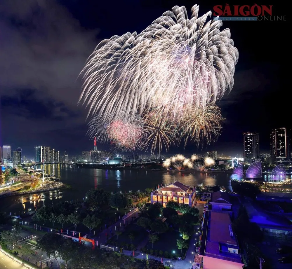 TPHCM tổ chức bắn pháo hoa tại hai điểm, gồm: Điểm tầm cao ở khu vực đầu đường hầm sông Sài Gòn (TP Thủ Đức) và điểm tầm thấp ở Công viên Văn hoá Đầm Sen (quận 11)