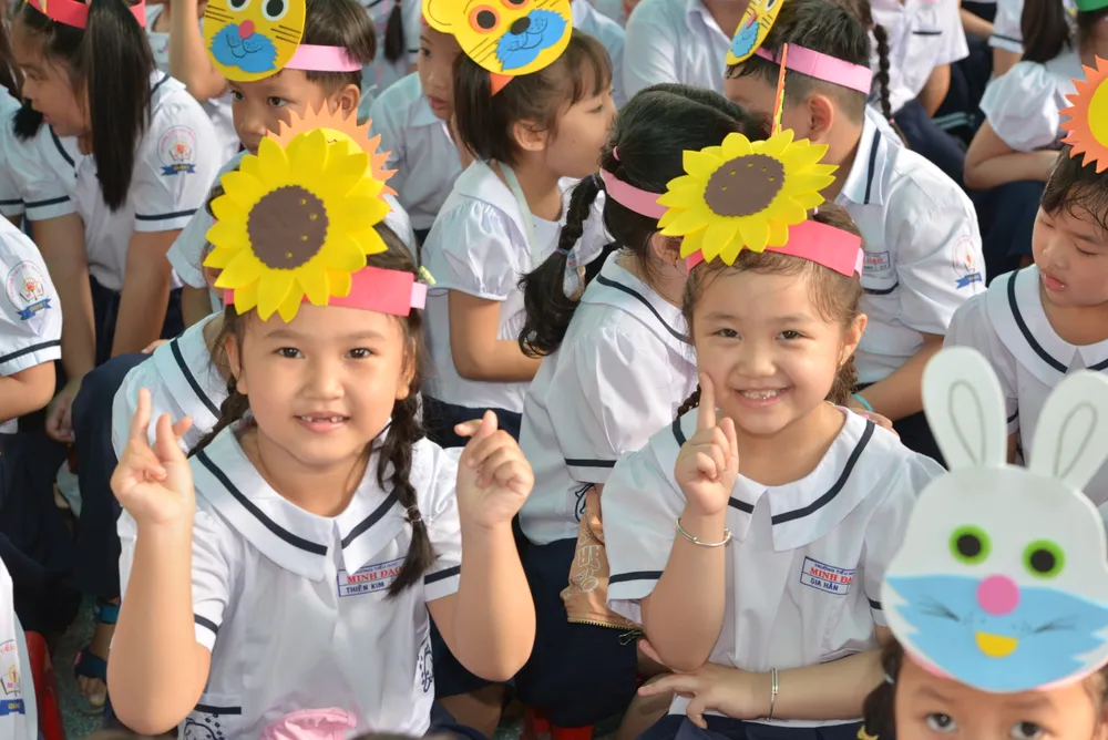 Học sinh Trường Tiểu học Minh Đạo (quận 5, TPHCM) háo hức trước thềm năm học mới. Ảnh: CAO THĂNG