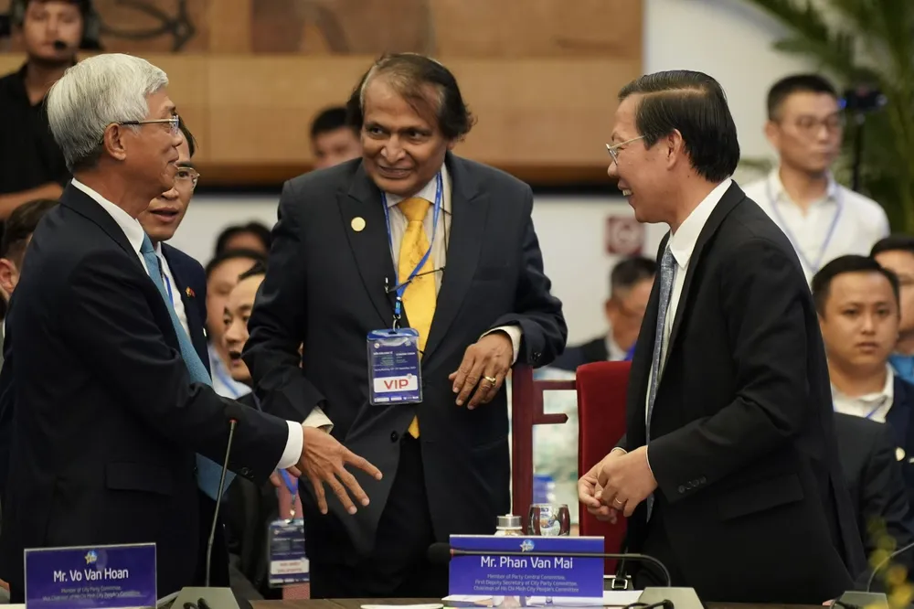 Chủ tịch UBND TPHCM Phan Văn Mãi tại "CEO 100 Tea Connect". Ảnh: HOÀNG HÙNG Chủ tịch UBND TPHCM Phan Văn Mãi tại "CEO 100 Tea Connect". Ảnh: HOÀNG HÙNG