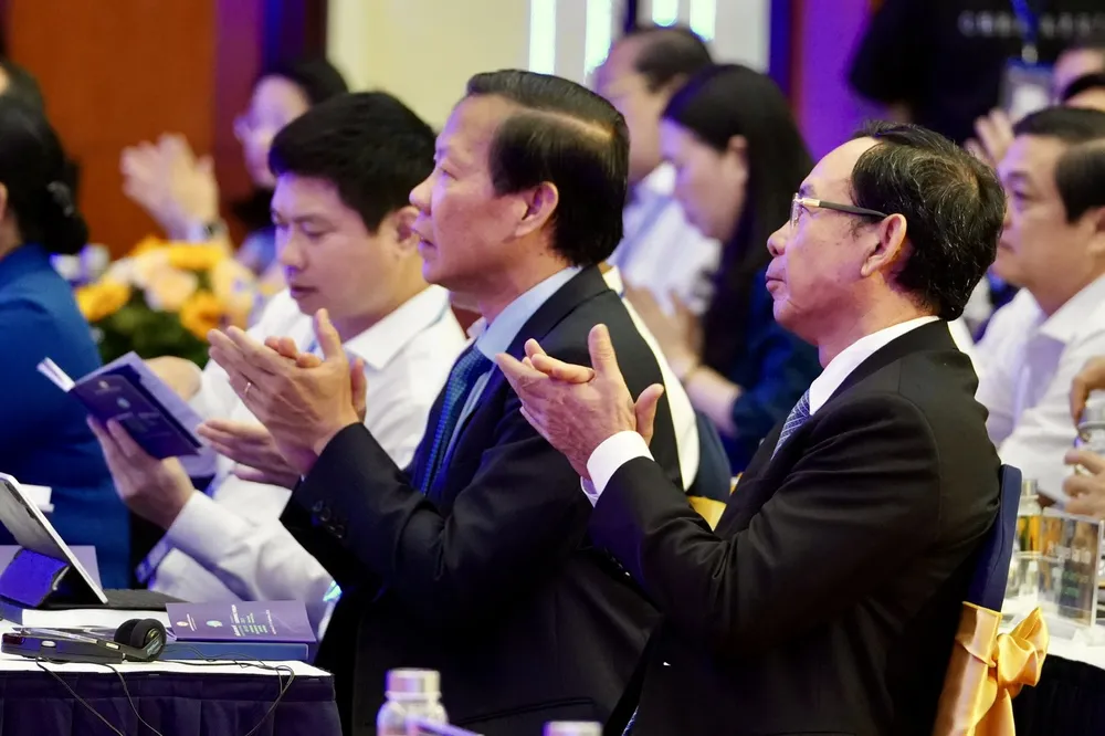 "Chúng tôi hoan nghênh các ý kiến đóng góp, mong được học hỏi chia sẻ kinh nghiệm của mỗi tổ chức cá nhân vào hành trình ý nghĩa này. Vì hành trình này tạo giá trị không phải cho riêng ai, mà cùng nhau chúng ta tạo nên nền tảng tốt đẹp cho tương lai các thế hệ mai sau”, Bí thư Thành ủy TPHCM Nguyễn Văn Nên nhấn mạnh.