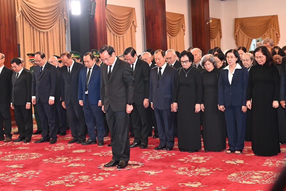 HCMC leaders pay respect to General Secretary Nguyen Phu Trong at the funeral