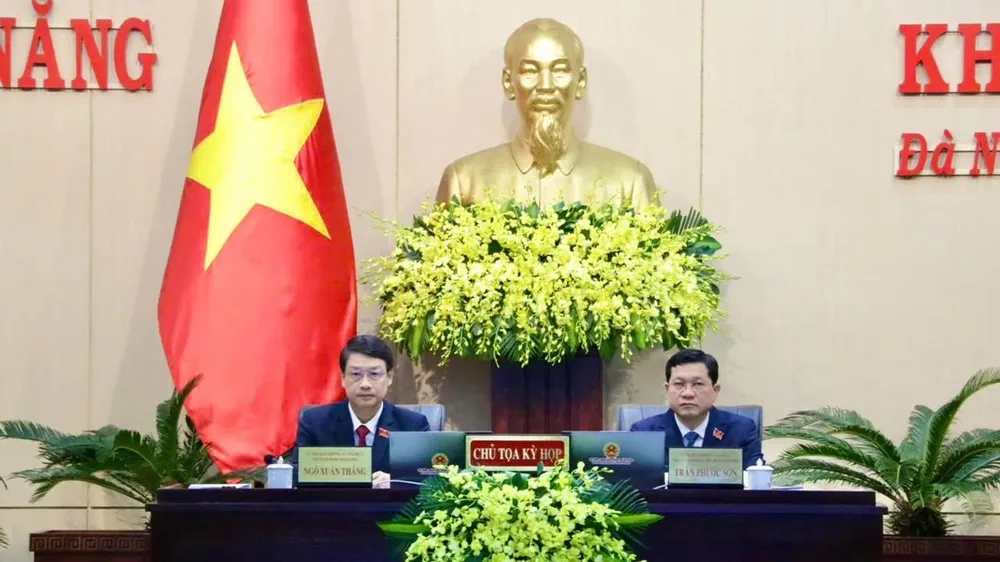 Chủ tọa kỳ họp. Ảnh: XUÂN QUỲNH