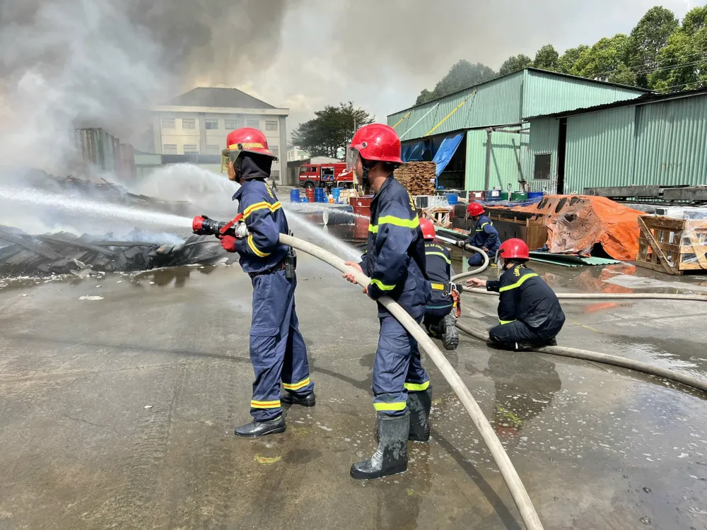 Lực lượng Cảnh sát PCCC-CNCH dập tắt 1 đám cháy trên địa bàn.jpg