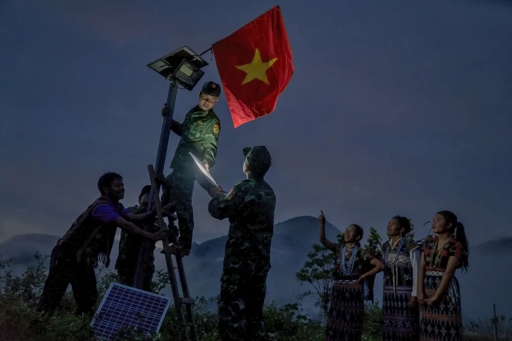 Đưa ánh sáng về làng.jpeg