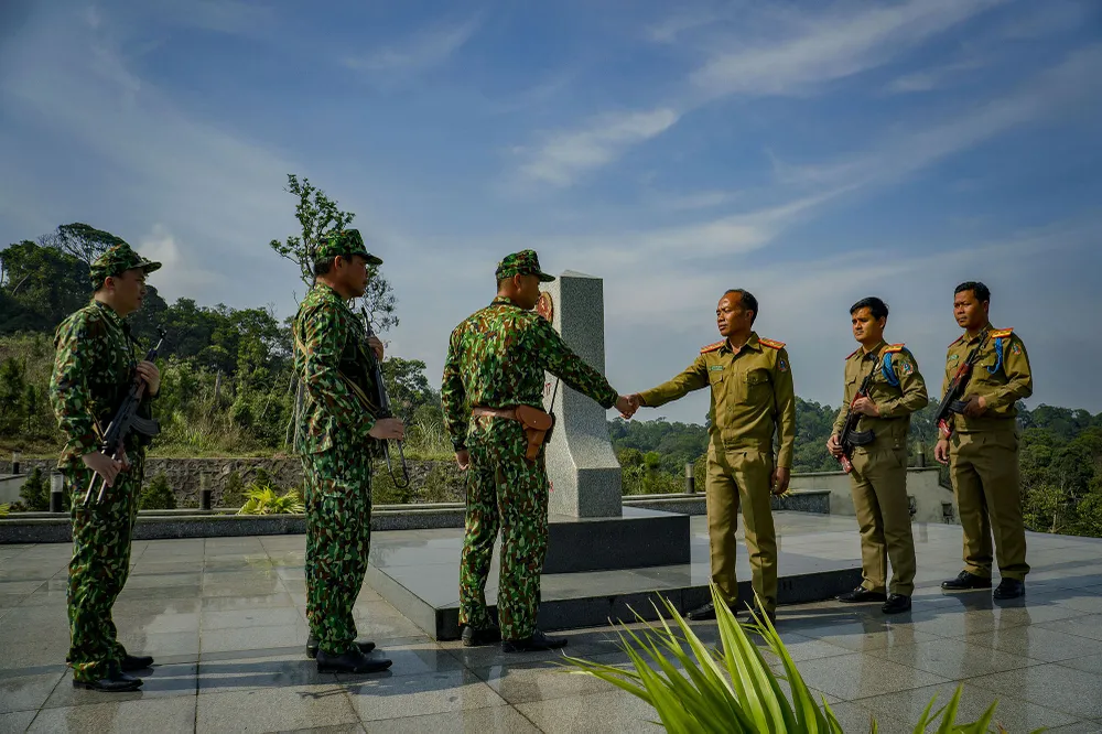 Tình hữu nghị Việt - Lào ngày càng bền chặt.jpeg