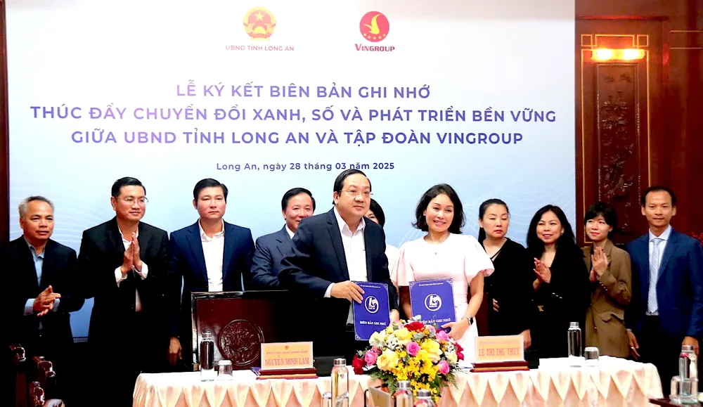 Nghi thức ký kết biên bản ghi nhớ hợp tác toàn diện nhằm thúc đẩy chuyển đổi xanh, chuyển đổi số