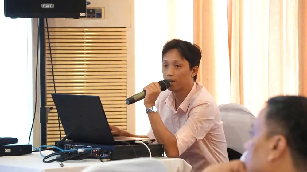 Đỗ Minh Điền trình bày tại một hội thảo về khảo cổ học tổ chức ở TP Huế