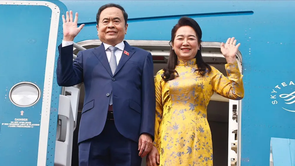 Chủ tịch Quốc hội và phu nhân rời Hà Nội, lên đường tham dự IPU-150, thăm chính thức Uzbekistan và Armenia