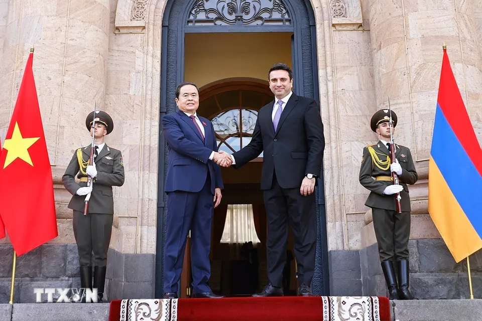 chu-tich-quoc-hoi-tran-thanh-man-hoi-dam-voi-chu-tich-quoc-hoi-armenia-alen-simonyan-0304-1.jpg