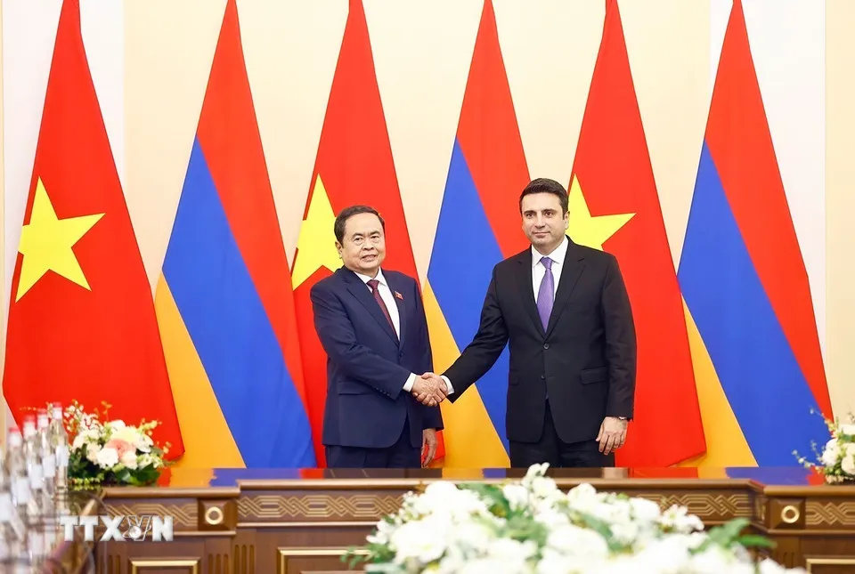 chu-tich-quoc-hoi-tran-thanh-man-hoi-dam-voi-chu-tich-quoc-hoi-armenia-alen-simonyan-0304-4.jpg