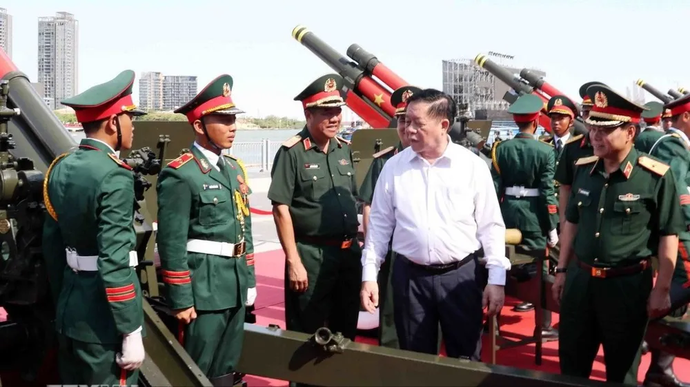 Trưởng Ban Tuyên giáo và Dân vận Trung ương thăm, động viên lực lượng tham gia diễu binh, diễu hành