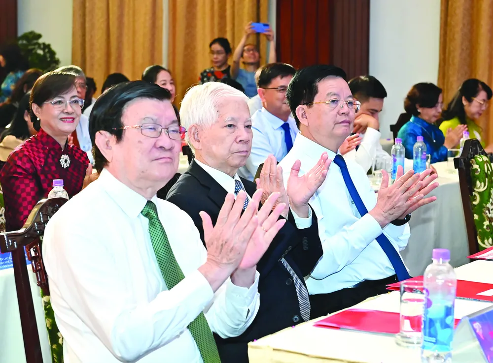 Nguyên Chủ tịch nước Nguyễn Minh Triết, nguyên Chủ tịch nước Trương Tấn Sang, Phó Thủ tướng Chính phủ Mai Văn Chính và các đại biểu tại lễ kỷ niệm 50 năm ngày ra số báo đầu tiên (5-5-1975 - 5-5-2025)