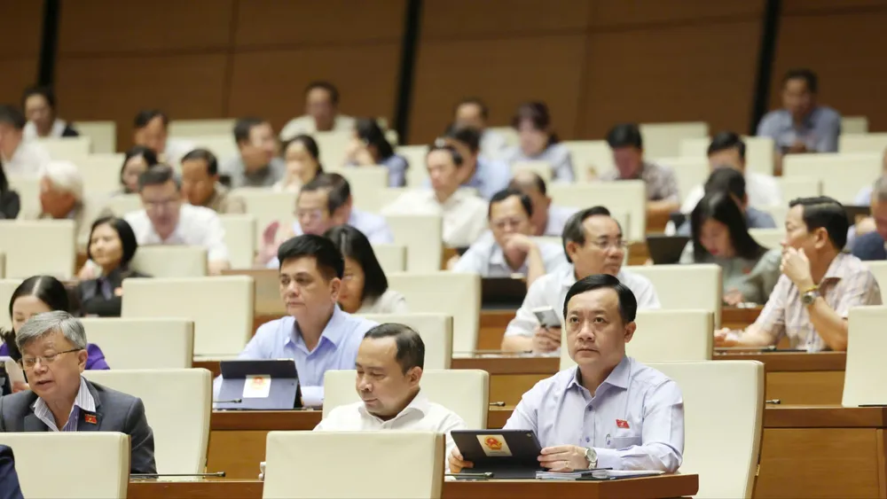 Các ĐBQH dự phiên họp sáng 6-5. Ảnh: QUANG PHÚC