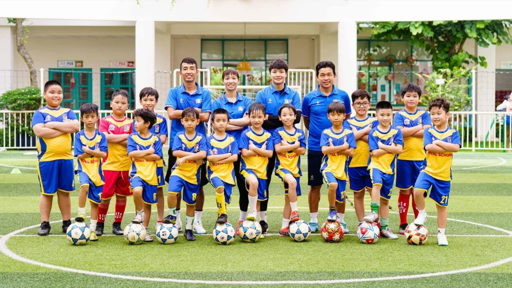 Mời vận động viên chuyên nghiệp trực tiếp đứng lớp giảng dạy cho học sinh góp phần phát triển thể thao học đường