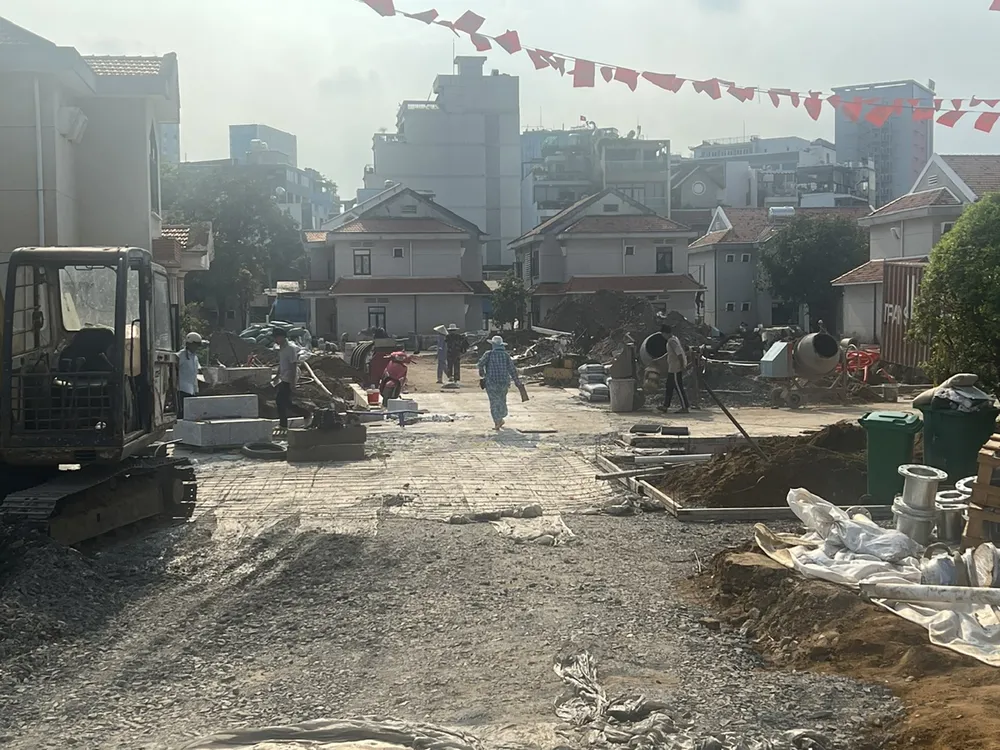 Khuôn viên Trung tâm Dưỡng lão Thị Nghè thiếu cây xanh