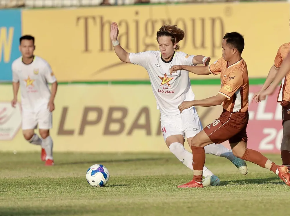 Viktor Le (giữa) thi đấu ấn tượng tại CLB Hà Tĩnh