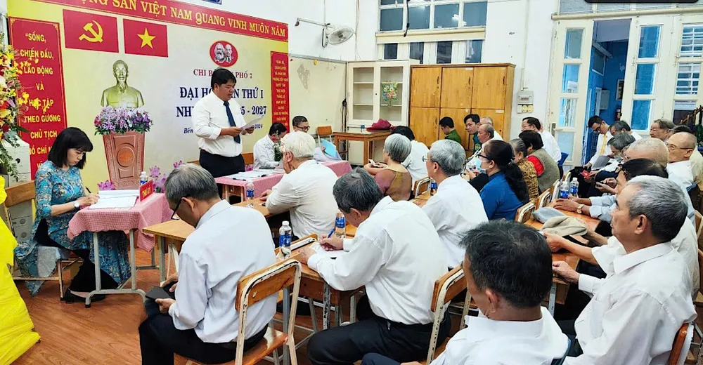 Chi bộ khu phố 7, phường Bến Nghé, quận 1 (TPHCM) tổ chức đại hội lần thứ I, nhiệm kỳ 2025-2027. Ảnh: THU HƯỜNG