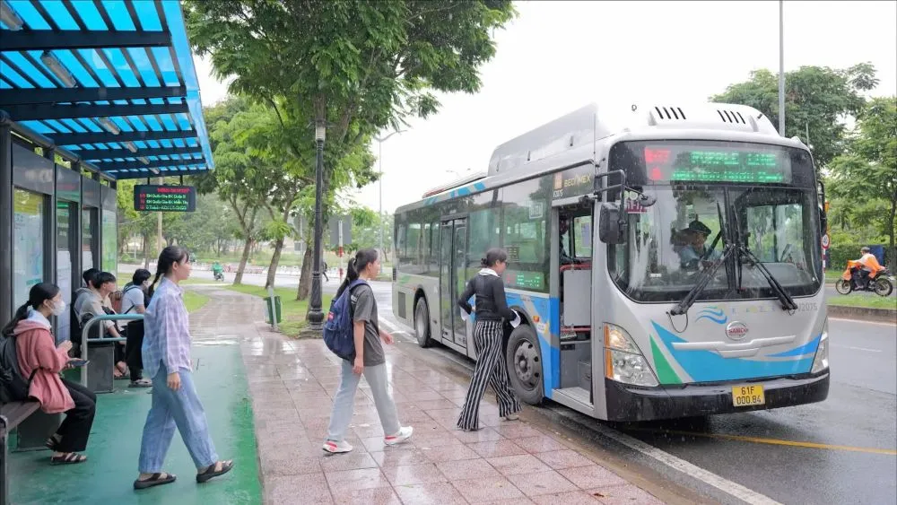 Tuyến xe buýt cung cấp các dịch vụ chất lượng cao với hệ thống điều hòa, wifi miễn phí, có phần mềm cung cấp thông tin để hành khách tiếp cận các điểm đến chính xác