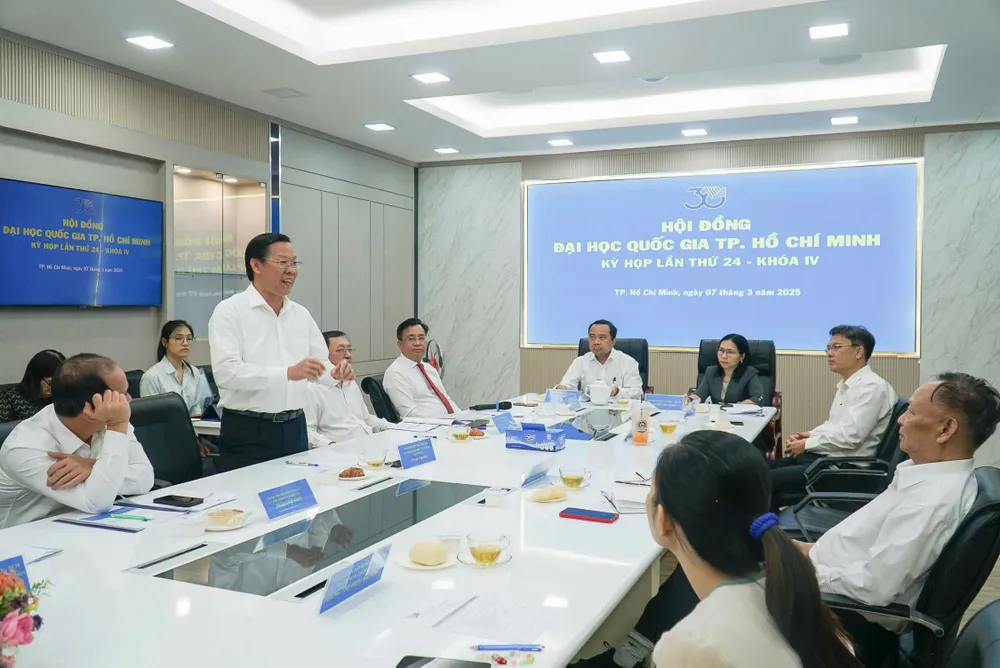 Hội đồng ĐH Quốc gia TPHCM họp bàn về các chính sách, chiến lược phát triển của ĐH Quốc gia TPHCM trong giai đoạn mới. Ảnh: THANH HÙNG