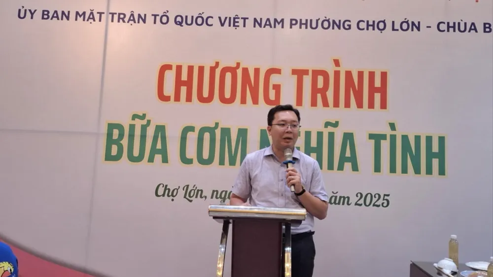 Chủ tịch Ủy ban MTTQ Việt Nam phường Chợ Lớn Võ Minh Triết phát biểu tại chương trình