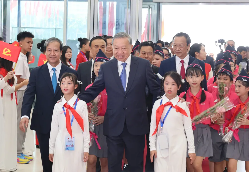 Tổng Bí thư Tô Lâm dự Lễ kỷ niệm 80 năm truyền thống ngành giáo dục và khai giảng năm học 2025 – 2026. Ảnh: QUANG PHÚC
