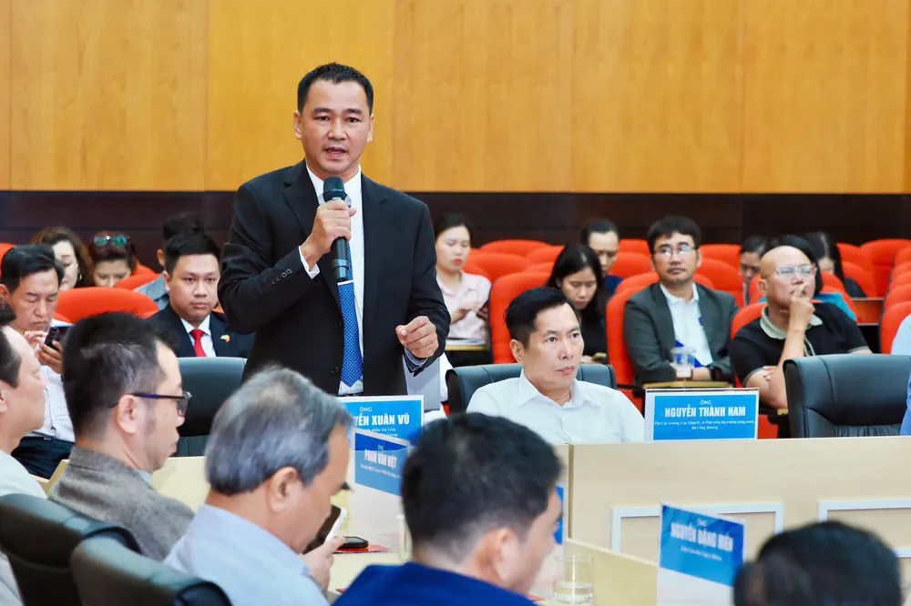 Ông Lư Nguyễn Xuân Vũ phát biểu tại hội thảo. Ảnh: HOÀNG HÙNG