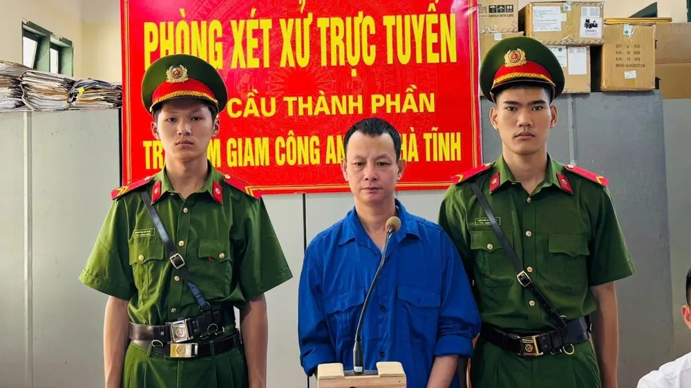 Bị cáo Trần Văn Huy tại phiên tòa sơ thẩm xét xử trực tuyến