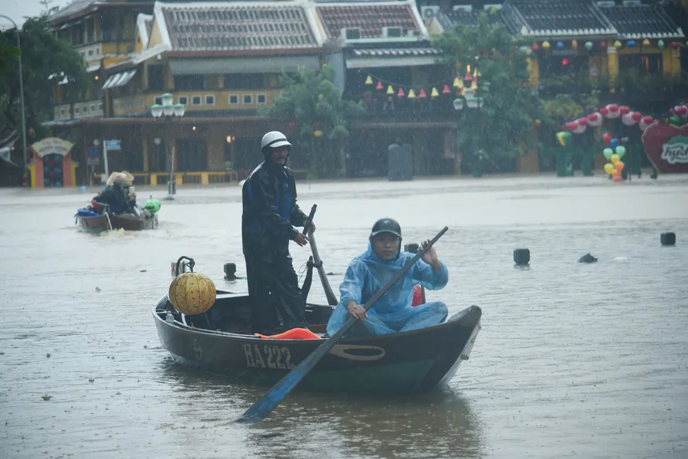 Phố cổ Hội An ngập trong nước