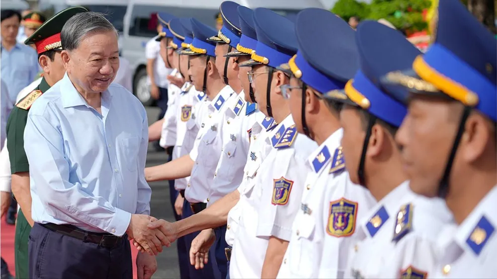 Tổng Bí thư Tô Lâm thăm cán bộ, chiến sĩ Bộ Tư lệnh Vùng Cảnh sát biển 4