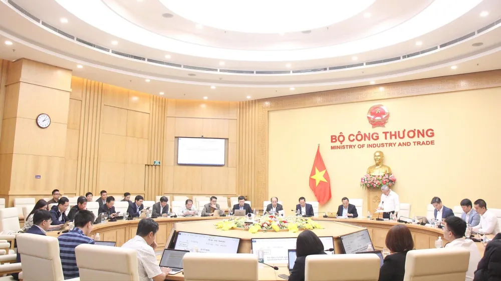 Quang cảnh cuộc họp của Tổ soạn thảo, ngày 27-11