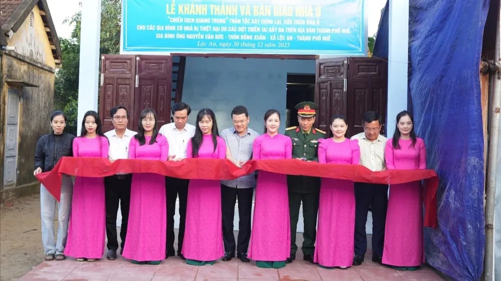 Khánh thành và bàn giao ngôi nhà đầu của "Chiến dịch Quang Trung” ở Huế