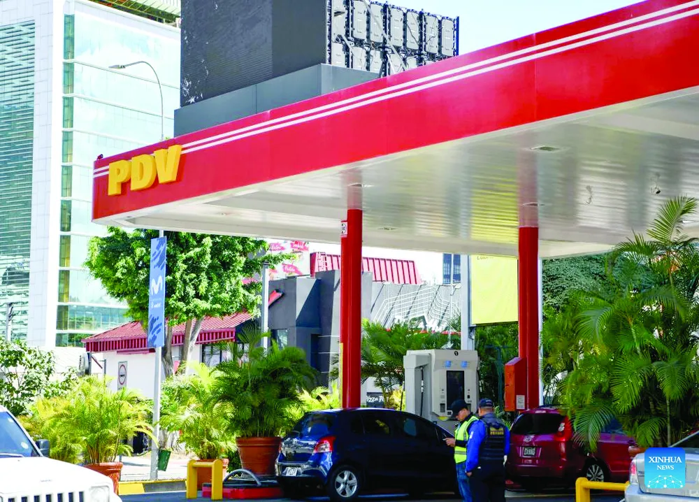 Trạm xăng của công ty dầu khí quốc doanh PDVSA hoạt động tại Caracas, Venezuela. Ảnh: XINHUA