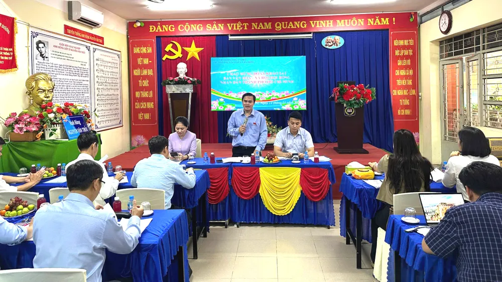 Đoàn khảo sát làm việc tại Trường THCS Nguyễn Văn Trỗi