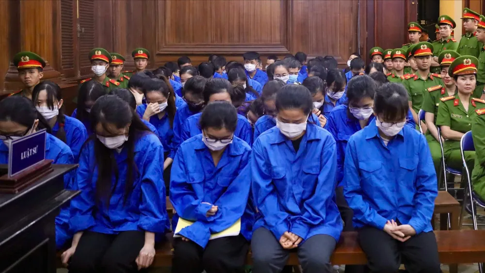 Các bị cáo tại phiên tòa. Ảnh: CẨM NƯƠNG