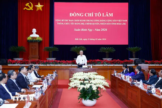 Tổng Bí thư Tô Lâm phát biểu, chúc tết Đảng bộ, chính quyền và nhân dân tỉnh Đắk Lắk nhân dịp chuẩn bị đón Xuân Bính Ngọ. Ảnh: TTXVN