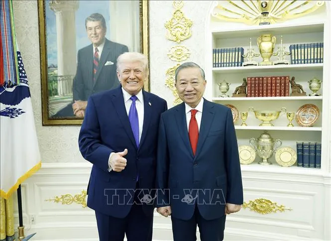 Tổng Bí thư Tô Lâm gặp Tổng thống Hoa Kỳ Donald Trump. Ảnh: TTXVN