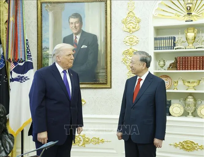 Tổng Bí thư Tô Lâm gặp Tổng thống Hoa Kỳ Donald Trump. Ảnh: TTXVN