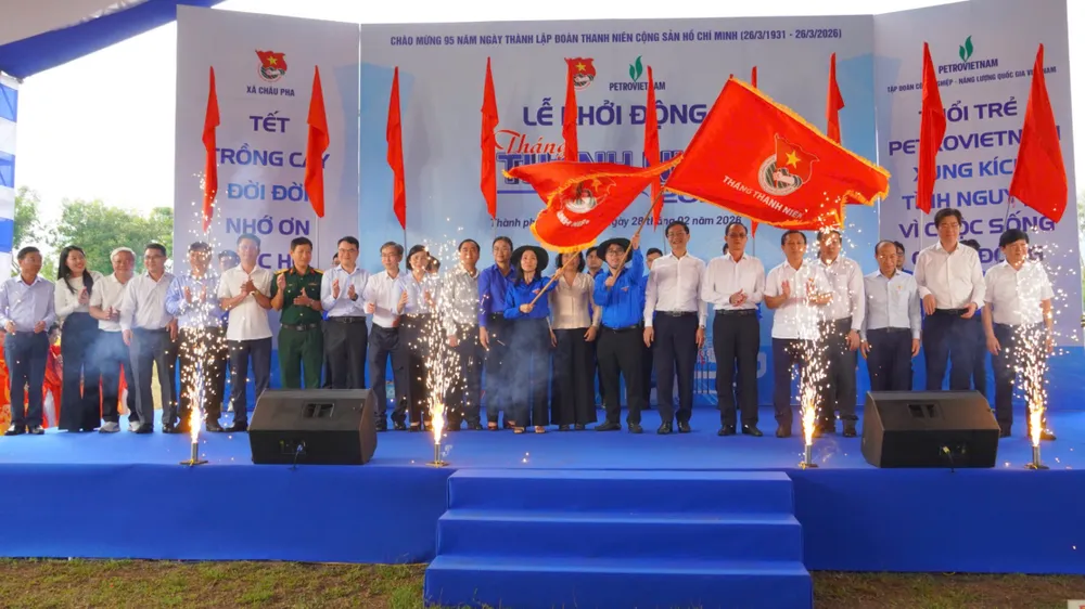 Nghi thức ra quân Tháng Thanh niên của tuổi trẻ Petrovietnam