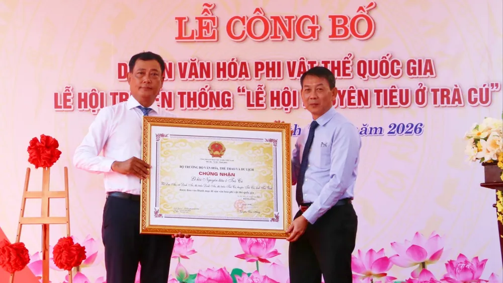 Trao Quyết định đưa “Lễ hội Nguyên tiêu ở Trà Cú” vào Danh mục Di sản văn hóa phi vật thể quốc gia