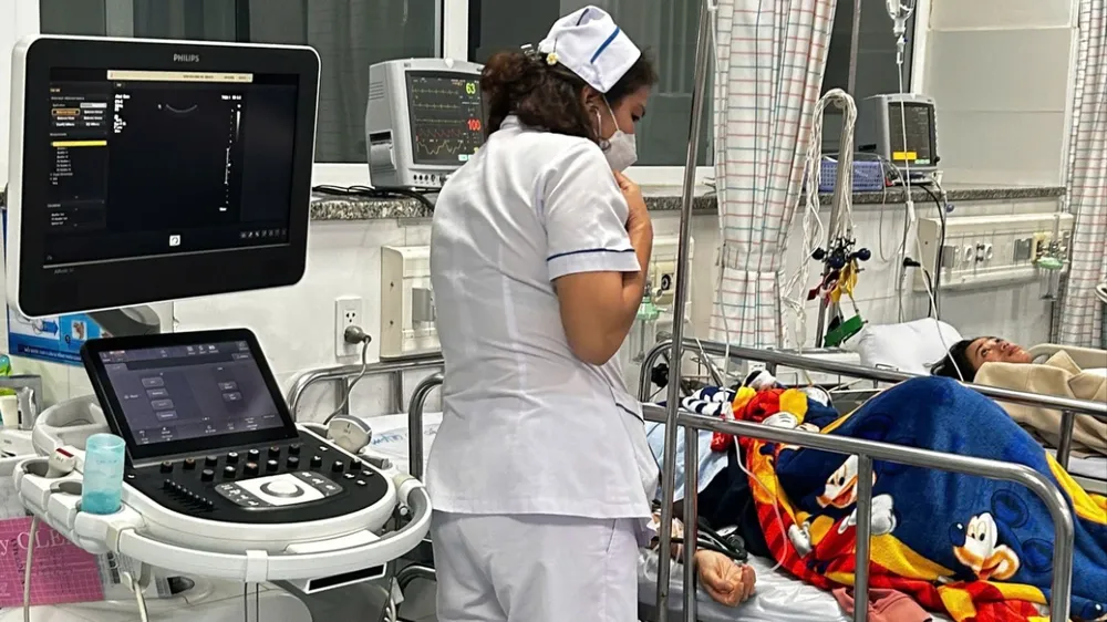 18 người nhập viện nghi do nhiễm độc khí clo. Ảnh minh hoạ