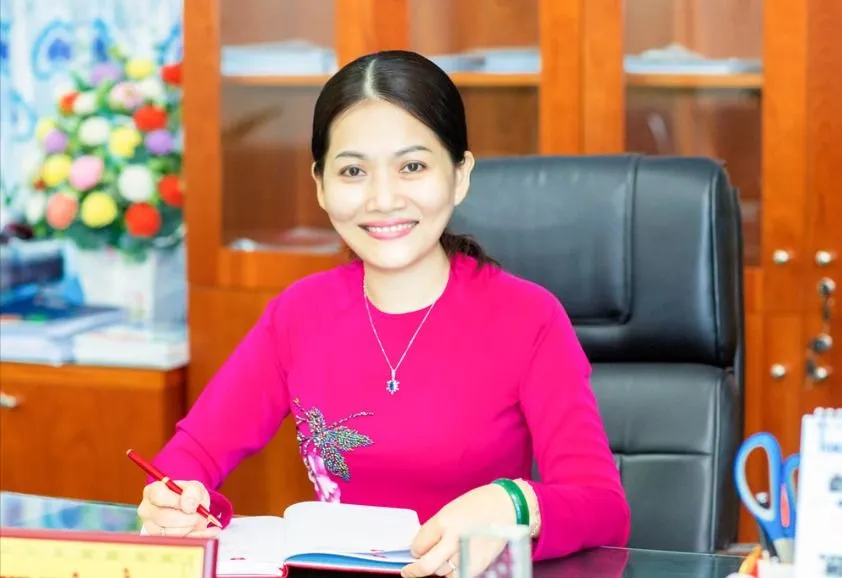 Pho-Giam-doc-So-GD-DT-TP.HCM-Nguyen-Thi-Nhat-Hang-va-6-cam-ket-phat-trien-giao-duc-TP.HCM-khi-ung-cu-HDND-2.jpg