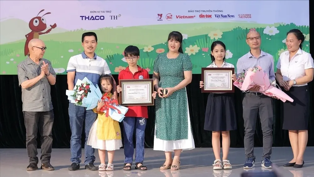 Các tác giả thiếu nhi nhận Giải thưởng Dế mèn lần thứ 4 năm 2023