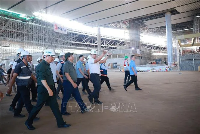 Thủ tướng Phạm Minh Chính kiểm tra thi công dự án Cảng hàng không quốc tế Long Thành (Đồng Nai). Ảnh: TTXVN
