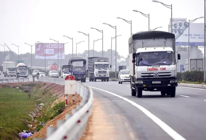 Nhóm giao thông tăng giá mạnh nhất (12,8%), đóng góp 1,28 điểm phần trăm vào mức tăng chung